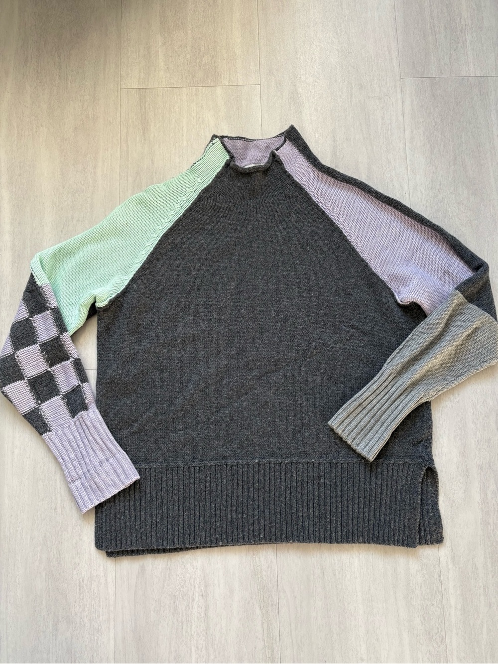 Zaket & Plover Colorblock Crewneck Sweater in Charcoal with Mint & Lilac
